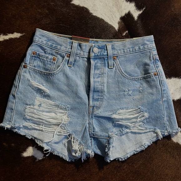 Levi’s Distressed 501 Jeans Shorts - Picture 1 of 3